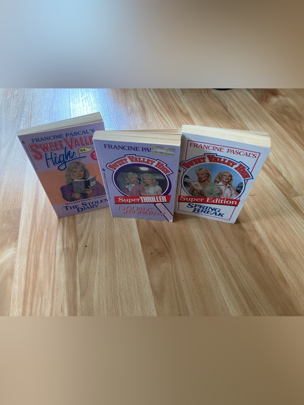 Bundle of 3 Sweet Valley High paperback books. Vintage!